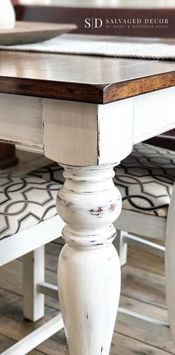 Farmhouse Dining Table Makeover, Painted Farmhouse Table, Dining Room Table Makeover, Painted Kitchen Tables, Salvaged Decor, Dining Table Makeover, Diy Dining Room Table, Diy Kitchen Table, Kitchen Table Makeover