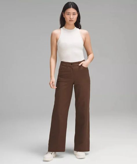 Lulu Lemon Wide Leg Pants Outfit, Best Travel Pants For Women, Travel Pants For Women, Best Travel Pants, Travel Pants Women, Wide Leg Outfit, Travel Fashion Girl, Work Pants Women, Black Wide Leg Trousers