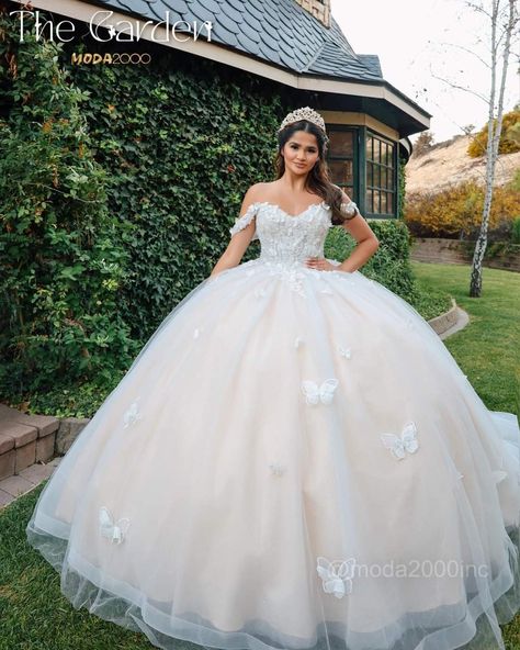 Pearl Quince Dress, Xv Dresses Champagne, Ivory Quince Dress, Quice Dress, Quinceanera Dresses White, White Quince Dress, Quinceanera Outfit, Champagne Quince Dresses, White Quinceanera Dress