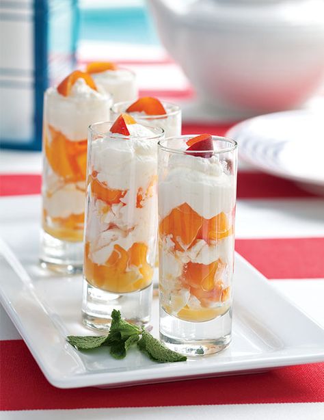 Succulent peaches layered with vanilla meringue cookies and whipped cream transform into tempting Peach Meringue Parfaits. Peach Meringue, Vanilla Meringue Cookies, Tea Party Desserts, Meringue Desserts, Dessert Shooters, Parfait Desserts, Afternoon Tea Recipes, Parfait Recipes, Pavlova Recipe