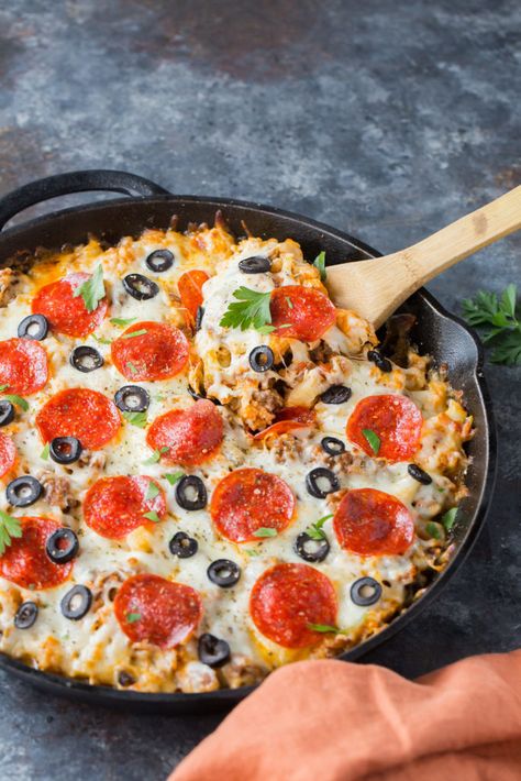 pizza-casserole-spoon Pizza Casserole Keto, Keto Pizza Casserole, Favorite Casserole Recipes, Casserole Keto, Supreme Pizza, Favorite Casseroles, Low Carb Casseroles, Pizza Casserole, Keto Pizza