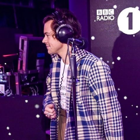 Harry Styles - Juice (Lizzo Cover) Juice Lizzo, Style Header, We'll Be Alright, Darkest Days, Sign Of The Times, Celebrity Style Red Carpet, Be Alright, Just Stop, Bbc Radio