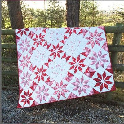 Quilt Inspiration: Free pattern day! Red and white quilts (part two) Scandinavian Quilts, Mccalls Quilting, Christmas Quilt Blocks, Two Color Quilts, White Quilts, Red And White Quilts, Quilt Square Patterns, Pink Quilts, Star Quilt Blocks