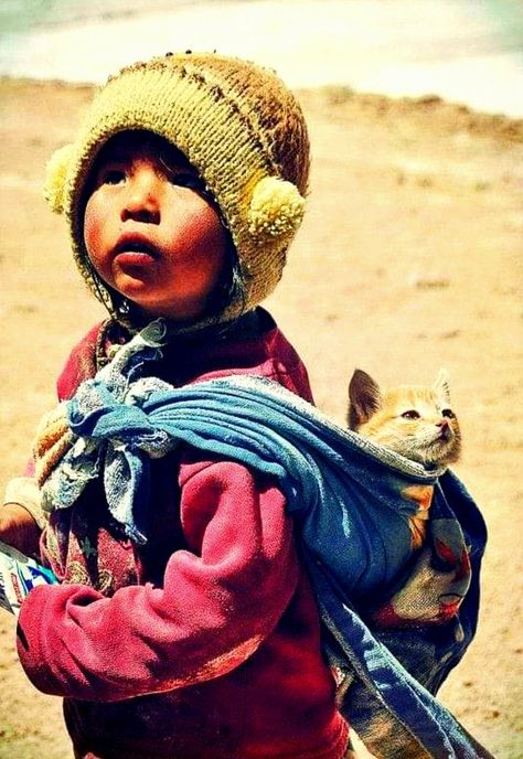 Blog Art, Jolie Photo, People Of The World, 영감을 주는 캐릭터, 귀여운 동물, Little People, Animals Friends, Art Blog, Baby Wearing