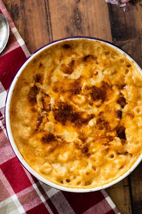 Craving a velvety mac and cheese but don't want to deal with flour or roux? Look no further! Our hassle-free dump-and-bake recipe delivers ultimate cheesy goodness with minimal effort. Dive into a bowl of pure comfort without the extra steps! Mac And Cheese Recipe No Flour, Simple Mac And Cheese Recipe, Easy Macaroni Recipe, Simple Mac And Cheese, Bake Mac, Easy Mac N Cheese Recipe, Easy Mac N Cheese, Bake Mac And Cheese, Boxed Mac And Cheese