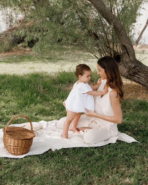 Mom & daughter 🤍 Early morning photoshoot ☀️ Rodeo Photos, Pregnancy Safe Skin Care, Mom And Me Photos, Morning Photoshoot, Daughter Photoshoot, Mother Daughter Photoshoot, Picnic Photoshoot, Park Picnic, Instagram Mom