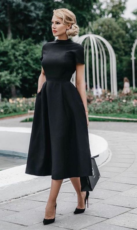 Couture Dior, Fest Outfits, Black Dresses Classy, Black Midi, Classy Dress, Elegant Outfit, Trendy Dresses, Fashion Classy, Fashion Clothes