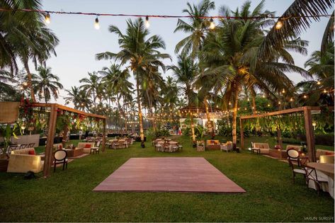 Open Air Sangeet Decor, Evening Sangeet Decor, Minimal Sangeet Decor, Outdoor Sangeet Decor Ideas, Sangeeth Decors Outdoor, Outdoor Sangeet Decor Night, Sangeet Decoration Stage Outdoor, Minimal Outdoor Wedding, Outdoor Sangeet Decor