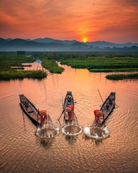 Inlay Lake, Myanmar Photo, Amarapura, Bangladesh Travel, Deep Photos, Shoe Poster, Myanmar Art, Myanmar Travel, Inle Lake