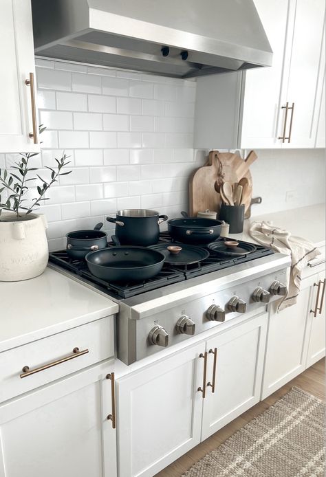 Rose Gold Pots And Pans, Black Kitchen Pots And Pans, Pots And Pans Aesthetic, Best Cookware Set, Best Cookware, Rhodes Island, Stainless Kitchen, Dinner Meal Prep, Dinner Meal