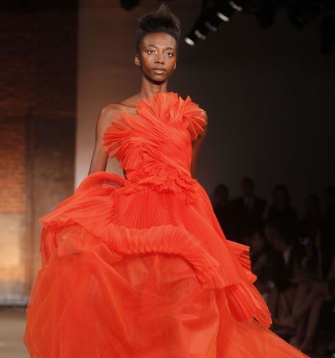 OMG <3 this blood-orange gown by christian siriano spring 2012! Blood Orange Dress, Orange Gown, Fab Dress, Red Carpet Gowns, Prom Ideas, Christian Siriano, Blood Orange, Gorgeous Gowns, Orange Dress