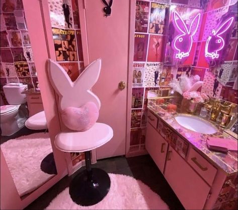 Trashy Y2k Aesthetic Room, 2000s Pop Aesthetic, Bimbocore Room, 2000s Teen Bedroom, Playboy Room, 2000s Room Aesthetic, Y2k House, 2000s Room, Y2k Room