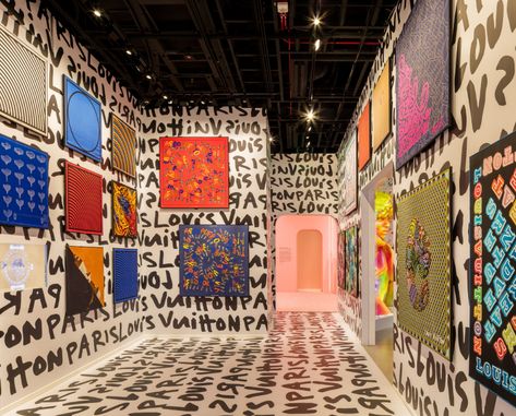 Why the "Louis Vuitton X" exhibition in Los Angeles is a must-see Style Californien, معرض فني, Yellow Ceiling, Window Display Design, Cindy Sherman, Zaha Hadid, Contemporary Classic, Exhibition Space, Display Design