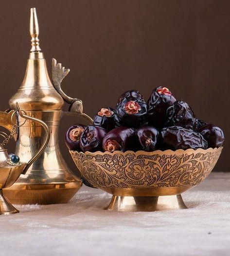 Black Dates, Plant Based Diet Benefits, Islamic Greetings, Ramadan Mubarak Wallpapers, Ramdan Kareem, Eid Prayer, Ramadan Images, Ramadan Kareem Decoration, Raw Pumpkin Seeds