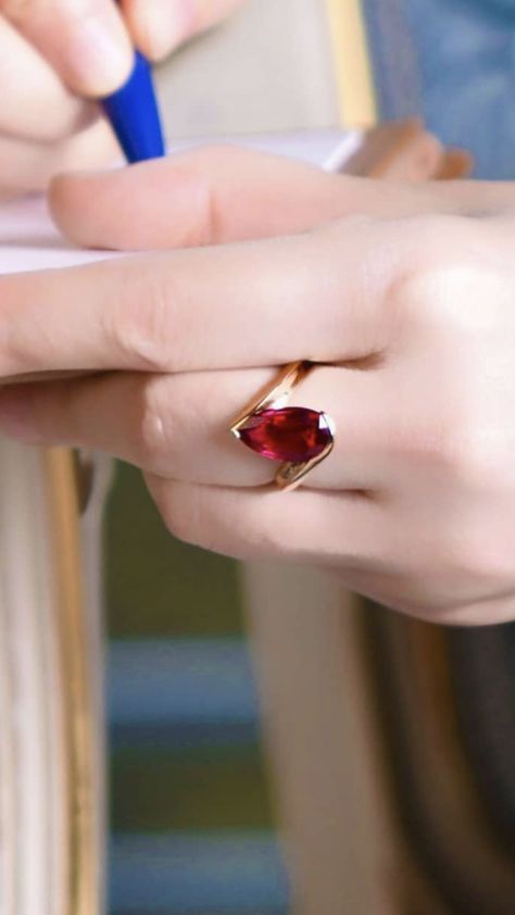 Ruby Ring Designs, Stone Ring Design, 22k Gold Ring, Gold Finger Rings, Gold Rings Fashion, Gold Ring Designs, Gold Rings Jewelry, Gold Jewelry Simple, Bridal Gold Jewellery Designs