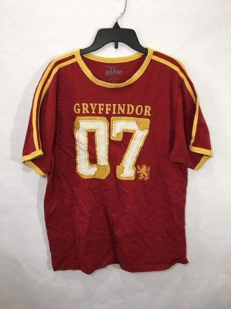 Gryffindor Outfits, Quidditch Shirt, Gryffindor Outfit, Rose Weasley, Gryffindor Quidditch, Hogwarts Uniform, Stile Harry Potter, Harry Potter Crochet, Harry Potter Friends