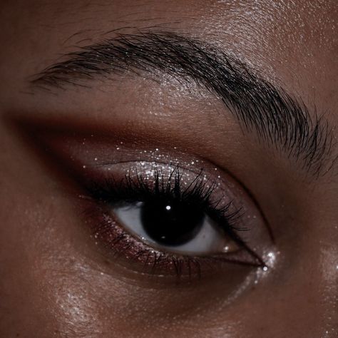 Brown Shade Makeup Look, Winged Eyeliner Black Women, Brown Eyeshadow Aesthetic, Brown And Silver Makeup, Going Out Makeup For Brown Eyes, Night Makeup Looks Brown Eyes, Semi Formal Makeup Looks, Dirty Makeup Look, Prom Makeup Brown Eyes