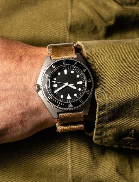 Field Watches For Men, Combat Training, Field Watches, Watch Review, Nato Strap, Military Watches, The Army, Survival Gear, Watches Jewelry