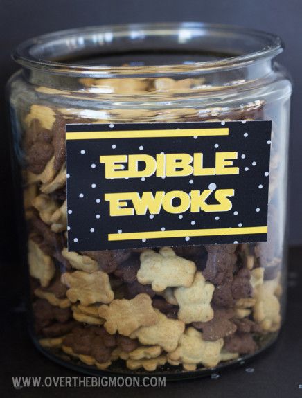 star wars foods13                                                                                                                                                                                 More Star Wars Food Labels, Star Wars Essen, Star Wars Theme Birthday, Star Wars Party Food, Star Wars Themed Birthday Party, Yoda Party, Lolly Jars, Star Wars Classroom, Star Wars Baby Shower