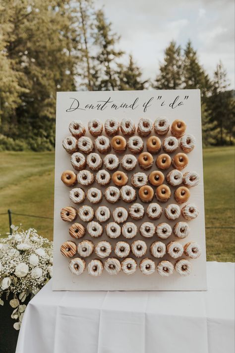 Donut Bar Ideas, Diy Donut Bar, Engagement Party Brunch, Donut Wall Wedding, Donut Board, Earth Wedding, Engagement Party Diy, Engagement Party Planning, Diy Donut