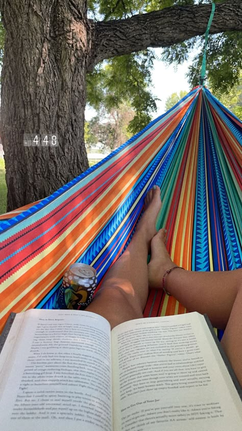 Book Hammock, Reading Hammock, Reading In Summer, Reading Summer, Reading In The Summer, Relaxing Summer, Outdoor Reading, Hammocking Aesthetic, Slow Summer