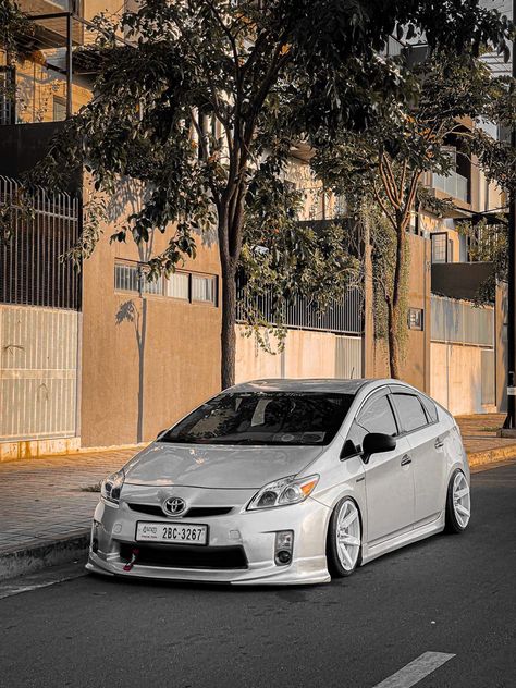 Toyota Prius Custom, Prius Custom, Prius 30, Spot Car, Doodle Images, Toyota Prius, One Shot, Cars And Bikes, Leica