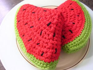 Wild About Watermelons: 10 Free Watermelon Crochet Patterns! https://www.mooglyblog.com/free-watermelon-crochet-patterns/ Crochet Watermelon, Crochet Fruit, Watermelon Slice, Watermelon Pattern, Crochet Food, Watermelon Slices, Crochet Diy, Play Food, Amigurumi Free Pattern