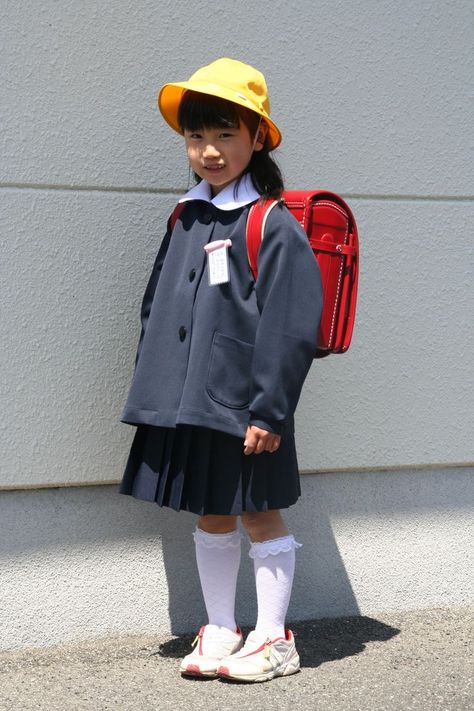 Japanese Preschool Uniform, Japanese Kindergarten Uniform, Child Reference Poses, School Pose Reference, Child Reference Drawing, Backpack Pose, Clothing Study, Japanese Uniform, Japanese Kids