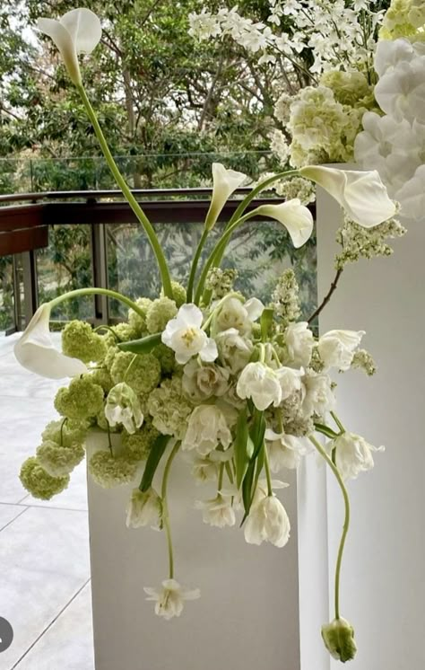 Modern Wedding Floral Centerpieces, Orchid Wedding Florals, Modern Wedding Flowers Centerpieces, Wedding Altars, 2025 Wedding, Church Flowers, Wedding Table Flowers, Organic Wedding, Floral Arrangements Wedding