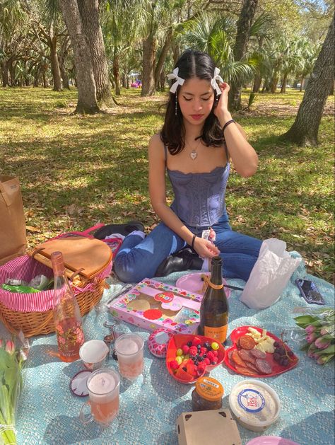 #parkday #picnicfood #picnic #galentinesday #valentinesday Cute Picnic Outfits Spring, Cold Picnic Outfit, Picnic Attire For Women, Pic Nic Outfit Aesthetic, Outfits For A Picnic, Picnic Outfit Summer Casual, Birthday Picnic Outfit, Picnic Day Outfit, Picnic Outfit Ideas Casual