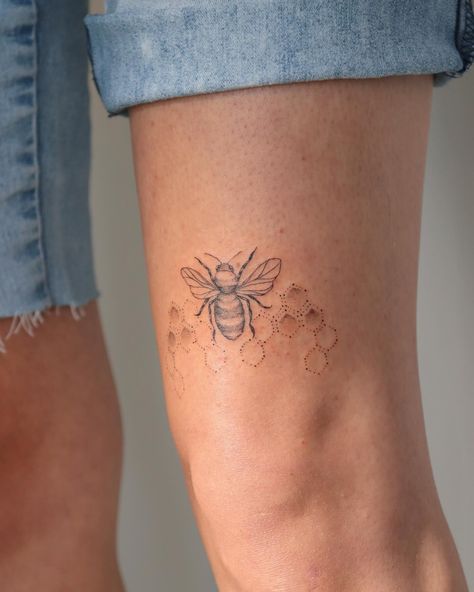 The bees knees 🐝 Tattoo Above Knee Woman, Womens Knee Tattoo, Above The Knee Tattoos, Bees Knees Tattoo, Above The Knee Tattoos Women, Around The Knee Tattoo, Tattoo Ideas Geometric, Over The Knee Tattoo, Knee Tattoo Ideas