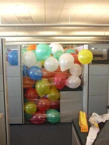 Mean Pranks, Work Pranks, Birthday Pranks, Funny April Fools Pranks, Best April Fools, Office Pranks, Pranks For Kids, Senior Pranks, April Fools Pranks