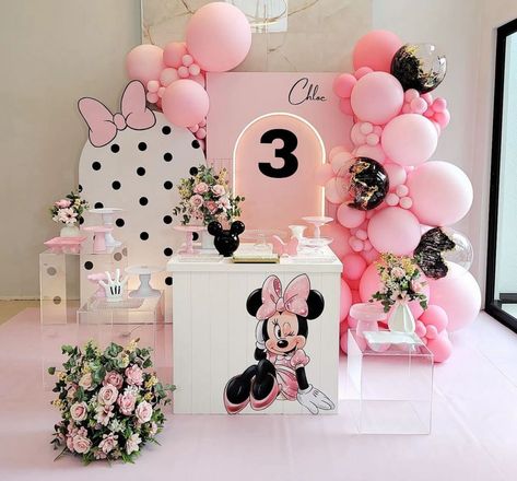 Mickey Mouse Theme Party, Minnie Mouse Decorations, Twodles Birthday, Minnie Mouse Birthday Party Decorations, Minnie Mouse Birthday Decorations, Minnie Mouse Birthday Cakes, Mickey Theme, Minnie Mouse 1st Birthday, Minnie Mouse Baby Shower