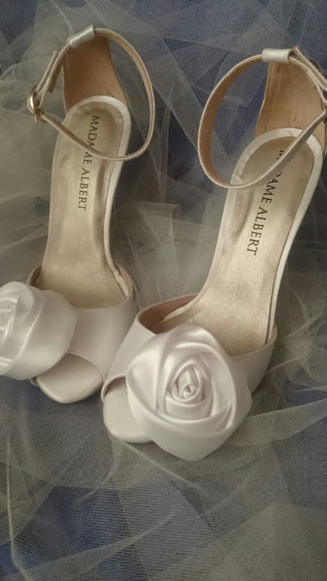 Pretty Heels, Dr Shoes, Nails Wedding, Fancy Shoes, Girly Shoes, Shoe Inspo, Aesthetic Shoes, Pretty Shoes, Dream Shoes