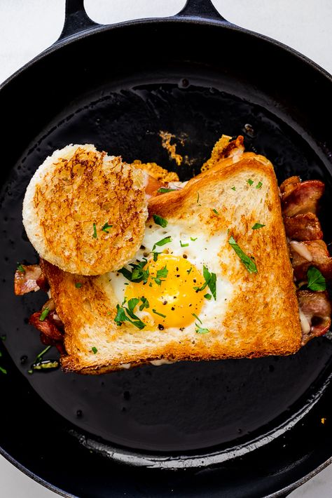 Breakfast Grilled Cheese, Egg In A Hole, Bacon Grilled Cheese, Bacon In The Oven, Cheese Breakfast, Egg Recipes For Breakfast, Grilled Cheese Recipes, Fried Eggs, Healthy Keto