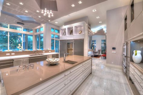 Smart Home Steals the Show Mansion Interior Kitchen, Huge Kitchen Luxury, Kitchen Luxury Modern, Desain Pantry Dapur, Mansion Kitchen, Desain Pantry, Kitchens Luxury, Dream Kitchens Design, Mansion Interior