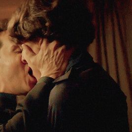 Sherlock And Moriarty Kiss, Andrew Scott Hot Priest, Fleabag Andrew Scott, The Hot Priest Fleabag, Andrew Scott Priest, Andrew Scott Kiss, Andrew Scott Aesthetic, The Priest Fleabag, Fleabag Kiss