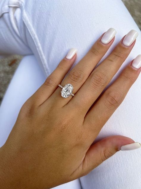 Elegant Engagement Rings Classy, Wedding Rings Engagement Oval, Gold Oval Engagement Rings, Oval Engagement Ring With Side Stones, Oval Wedding Rings, Oval Engagement Ring White Gold, Gold Oval Engagement Ring, Dream Wedding Ring, Oval Moissanite Ring