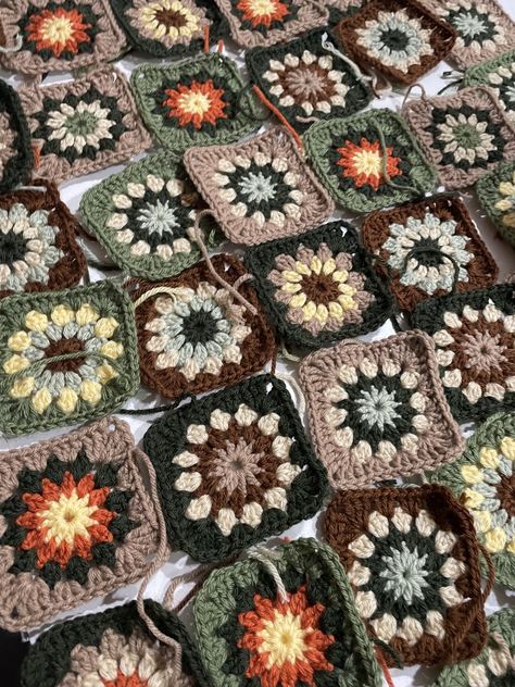 Downtown Crochet, Black Crochet Blanket, Flower Granny Square Crochet Pattern, Flower Granny Square Crochet, 80s Clothes, Crochet Store, Granny Square Projects, Square Crochet Pattern, Flower Granny Square