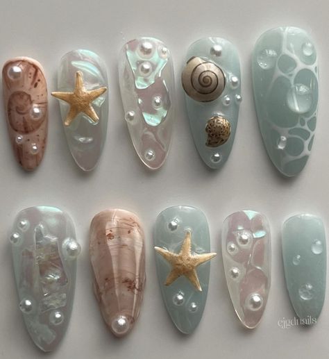 Nails With Seashells, Ocean Beach Nails, Sea Themed Nails, Nail Art Beach, Siren Nails, Siren Costume, Shell Nails, Hawaii Nails, Seashell Nails