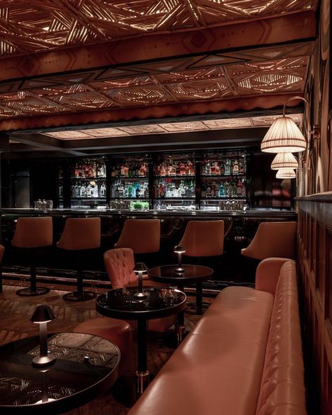 The Haute Guide To The Best Of Luxury London By Neighborhood Fusion Restaurant, Gastro Pubs, Chelsea Hotel, Best Bar, Lobby Bar, Luxury Bar, London Bars, Luxury London, London Instagram