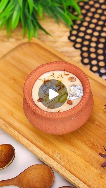 Benazeer Dhorajiwala on Instagram: "Instant Recipe Series Ep 3 • Jalebi & Rabdi is such a heavenly dessert! So here’s the recipe for you guys in just 10 minutes! ❤️🎉

#instantrecipes #rabdi #dessert #recipes #instagood #cookingreels #reels #recipereels #jalebi #jalebirabri #rabri" Rabdi Recipe, Jalebi Recipe, Pakistan Food, Fun Deserts, Powder Recipe, Instant Recipes, Indian Sweets, May 20, The Recipe