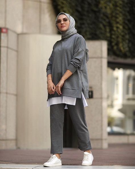 Hijab Sport Style, Hijab Sport, Casual Sporty Outfits, Stile Hijab, Modern Hijab Fashion, Mode Turban, Modest Fashion Hijab, Muslim Outfits Casual, Muslim Fashion Hijab Outfits