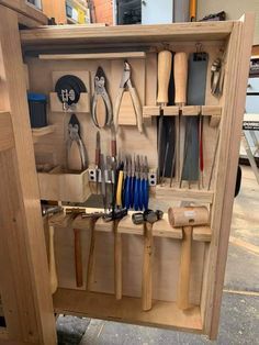 Wood Working Station, Jewellery Workshop Ideas, Jewelry Studio Workspaces, Jewelry Studio Space, Jewelry Studio Organization, Jewelers Bench, Jewellery Workshop, Art Studio Organization, Jewelry Store Design