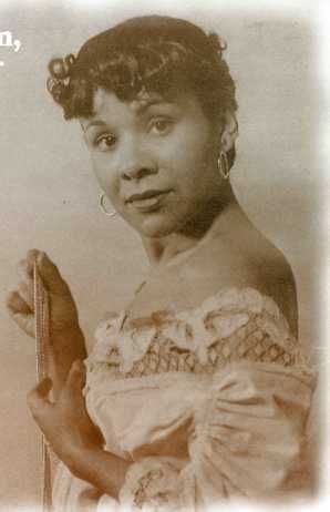 Hairspiration "Katherine Dunham, circa 1939, in a press photo issued prior to her performance with her "Negro Dance Group" at Chicago's Goodman Memorial Theatre." Ethel Waters, Seventeenth Birthday, The Long Goodbye, Lena Horne, Black Glamour, Classic Jazz, John Waters, Black Actresses, Sewing Circles