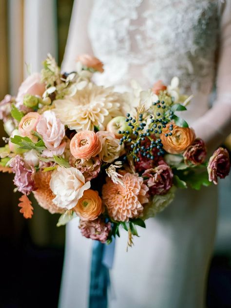 Elegant Fall Wedding Ideas, Fall Flower Wedding Bouquets, September Wedding Flowers, Unique Wedding Bouquet, September Flowers, Bridal Bouquet Fall, Rustic Bouquet, Fall Wedding Centerpieces, Fall Wedding Bouquets