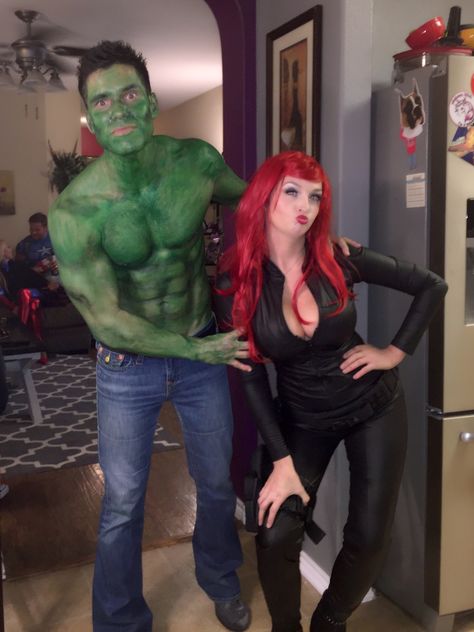 Hulk and Black Widow, Halloween Couples 💘 Villain Halloween Costumes Couple, Hulk Makeup For Men, Hulk Couple Costume, Black Widow Couple Costume, Superhero Costume Couple, Hulk And Black Widow Costume, Avengers Couple Costume, Marvel Costumes Couple, Hero Couple Costumes