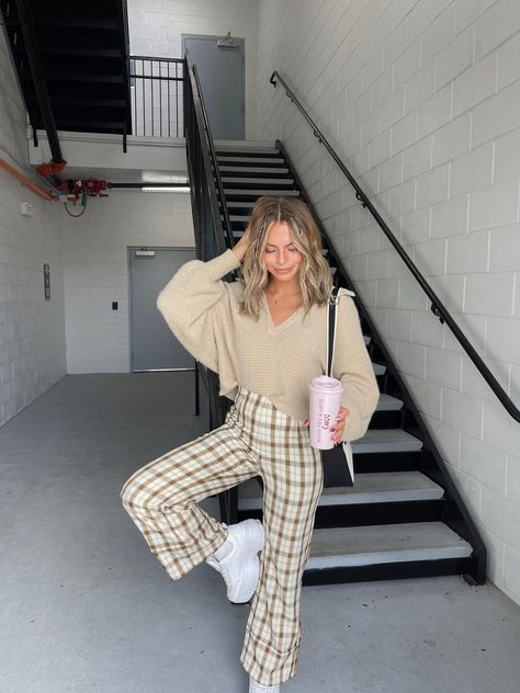 Classy Fall Teacher Outfits, Cute Outfits Business Casual, Professional Colorful Outfits, Clothing For Teachers, Business Casual No Jeans, Special Needs Teacher Outfits, Physical Therapy Business Casual, Fall Plaid Pants Iutfit, Trendy Teacher Outfits 2023