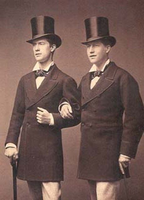 vintage everyday: Stove-Pipe Hat – A Favorite Fashion Style for Gentlemen from Victorian Era Victorian Men, Victorian Gentleman, Vintage Wedding Cards, Vintage Couples, Top Hats, Dapper Men, Vintage Portraits, Two Men, Look Vintage