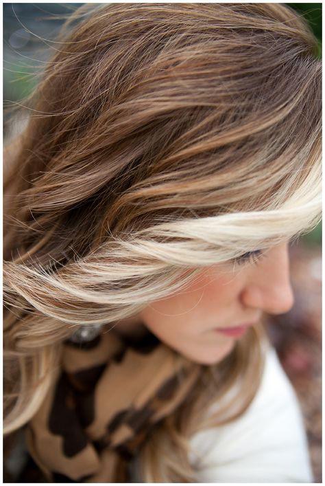 Blonde streaked hair Carmel Hair Color, Blonde Bangs, Blonde Streaks, Hair Affair, Trendy Hair Color, Love Hair, Great Hair, Blonde Hair Color, Hair Dos